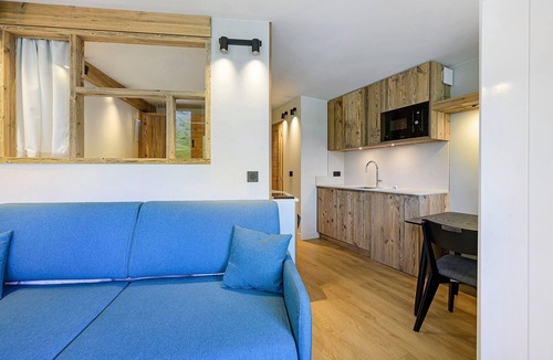 Reberty Apartment | Apartment Le Panorama Des Pistes with Mountain View and Balcony