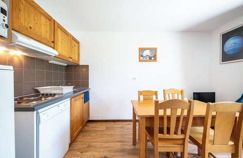 Albiez-Montrond Apartment | Apartment 'Neptune' with Mountain View and Balcony
