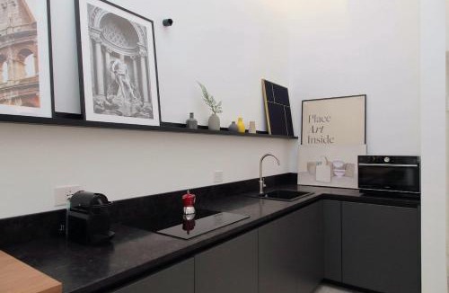 Rione III Colonna Apartment | Apartment Place Art by Luxury Getaways