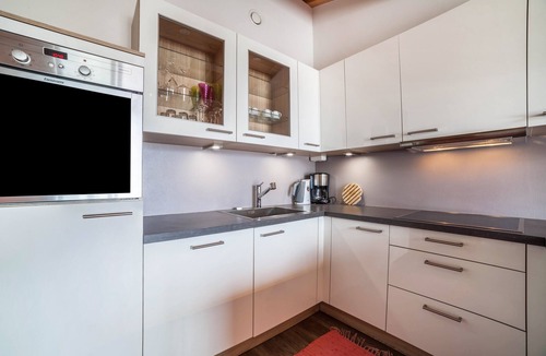 Naturno Apartment | Apartment "Sagschneiderhof Red Delicious" with Mountain View, Garden & Wi-Fi