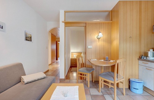 Santa Valburga Apartment | Apartment Veilchen 17 with Mountain View and Wi-Fi