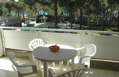 Lignano Riviera Apartment | Apartment with pool by the sea