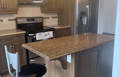 Les Maskoutains Regional County Municipality Apartment | Apartment with Hot Tub and Backyard. Free Parking.