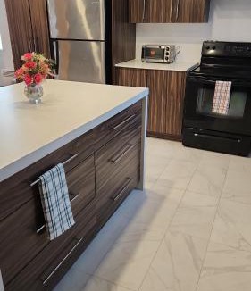 Sainte-Anne-de-Sabrevois Apartment | Appartement Moderne et Équipé