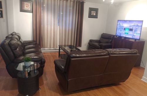 Saint-Leonard Apartment | Appartement style moderne à Montreal