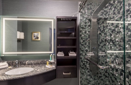Calgary Hotel | Applause Hotel by CLIQUE