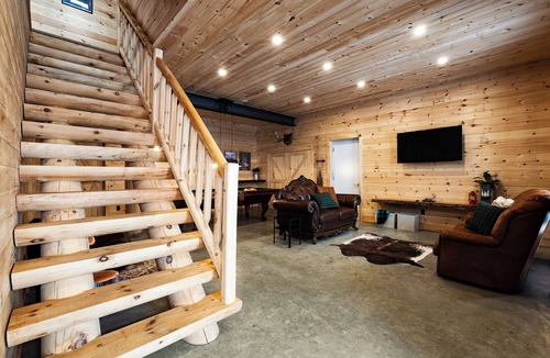 Saint-Philemon Ski Chalet | Arborum North Forest | Logs, spa, ski, pool table and slope views