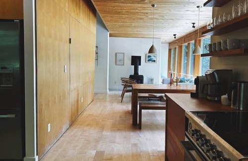 Highland Grove Cottage | Architectural Cottage on Baptiste Lake