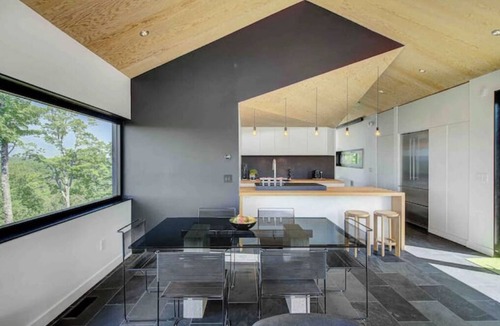 Bolton-Est Cabin | Architectural Gem in the Eastern Townshipsnn