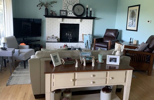 Salmon Arm House | Arm’s Reach. Your home away from home.