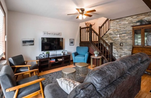 Kearney Cottage | Arrowhead * Sauna * BBQ * Fire Pit * Hot Tub