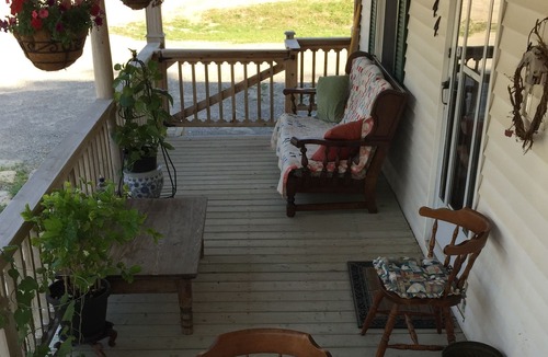 Westport House | Artsy & Comfy - Breakfast Included - 3 large rooms- Sleeps 6