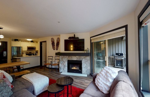 Upper Village Apartment | ASPENS 132 | Prime Ski-In/Out Location! | 2BDR Luxury Condo | Pool & Hot Tub