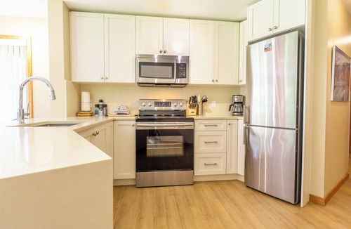 Upper Village Condo | Aspens #252 Prime Ski-in Ski-out Location! Pool, Hot tubs, BBQ, sleeps 6
