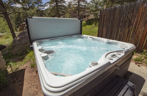 Estes Park Cabin | Attached cabin with King bed, Fireplace and Personal Hot Tub