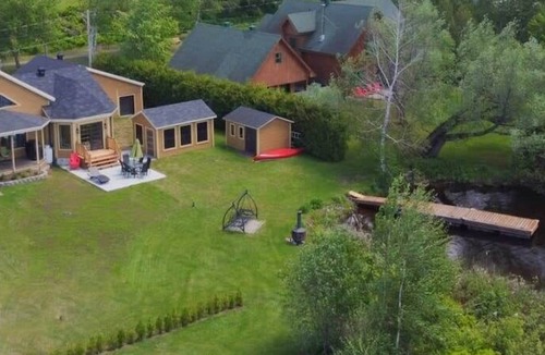 Mauricie Ski Chalet | Au Bord du St-Maurice, navigable river, spa, and ski