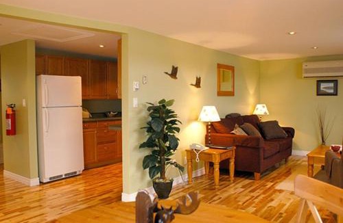 Cheticamp Hotel | Auberge Bay Wind Suites