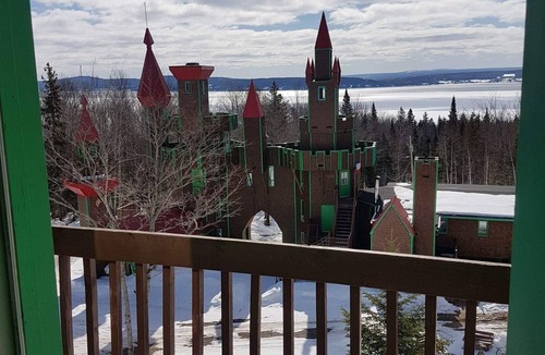 Pointe-a-la-Garde Ski Chalet | Auberge Château Bahia