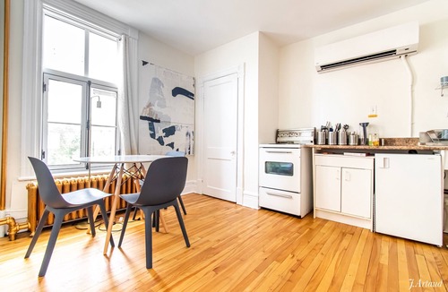Quartier des Spectacles Hostel | Auberge du Plateau - Hostel