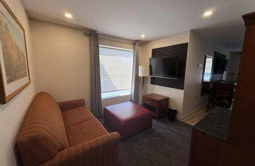 Alfred Hotel | Auberge Le Chardo Inn