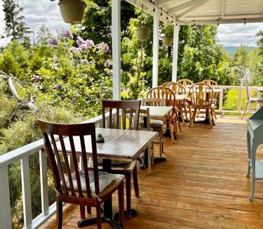 Cap-a-l'Aigle Hotel | Auberge musicale Pour un Instant