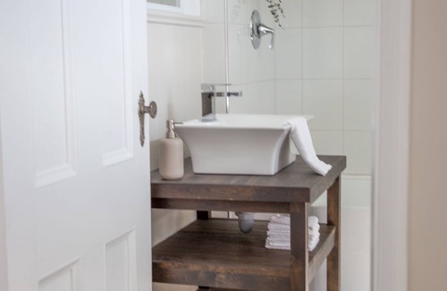 Jonquiere House | Auberge Québe Issime