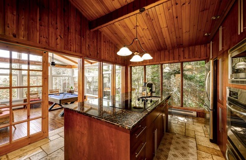 Sainte-Agathe-des-Monts House | Authentic Swiss Cabin - 4 BR with Hot Tub and pool table