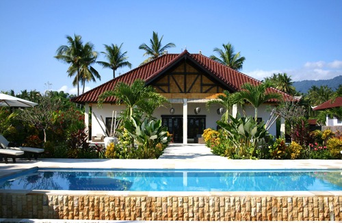 Gerokgak Villa | Authentic Beachvilla with cook, private pool, staff and lush tropical garden