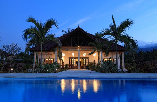 Gerokgak Villa | Authentic Beachvilla with cook, private pool, staff and lush tropical garden