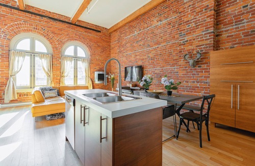 Vieux-Quebec-Cap-Blanc-colline Parlementaire Condo | Authentic loft for family of 4 in the heart of Old Quebec