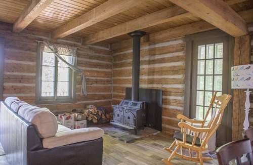 Saint-Hippolyte House | Authentique maison ancestrale Laurentides St-Sauveur