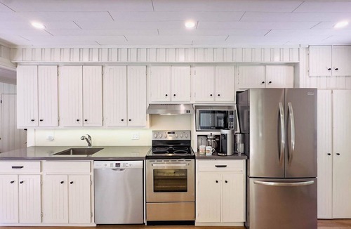 Huron-Kinloss Cottage | Autumn Nights by the Lake: Huron Shores