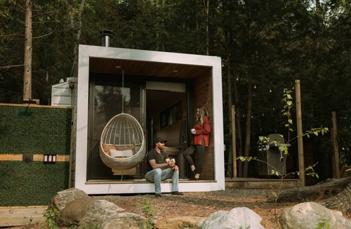 Huntsville Cabin | Aux Box Muskoka- Modern bunkie with Hot Tub