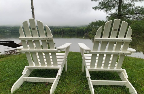 Baddeck Cottage | Baddeck Bay: Lakeside Boathouse Cottage with Dock