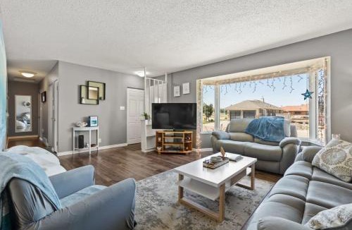 Drumheller House | Bahama Breeze I Hot Tub I Pool I 5 Bedroom