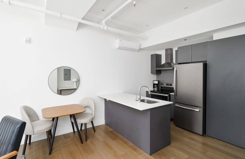Chinatown Apartment | Bakan- 1bedroom Downtown/Old Montreal-4Guests