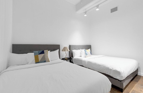 Downtown Montreal Apartment | Bakan - Loft 6Guests on Sainte Catherine St