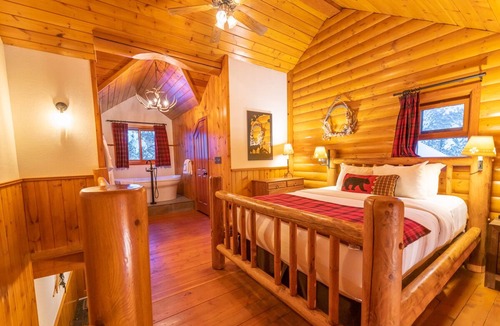 Lake Louise Cabin | Baker Creek | Superior Jacuzzi Suite