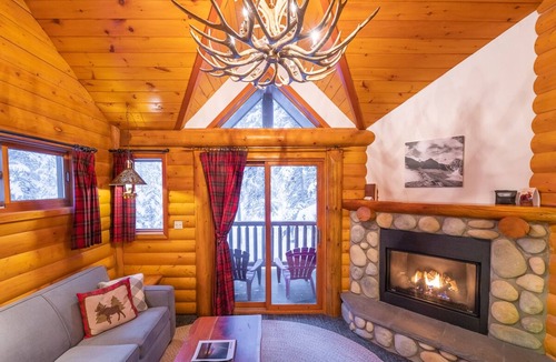 Lake Louise Cabin | Baker Creek | Superior Jacuzzi Suite