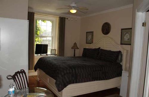 Merrickville Hotel | Baldachin Inn