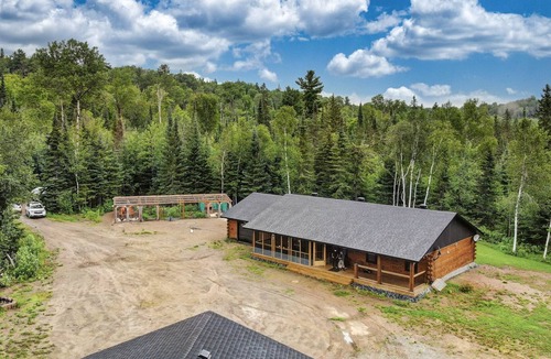 Hastings Highlands Cottage | Bancroft Log Cottage , 30 Acres Forest. Spring is here! Trails minutes away