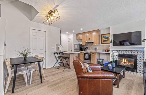 Harvie Heights House | Banff Boundary Lodge/2BR 1.5BT/AC/Hot tub