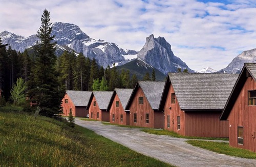 Canmore Condo | Banff Gate Mountain Resort 2BR Suite Friday Check-In