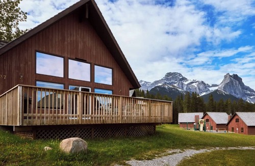 Canmore Condo | Banff Gate Mountain Resort 2BR Suite Friday Check-In