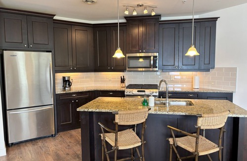 Westbank Condo | Barona Beach Resort 3BR Lakeview West Kelowna