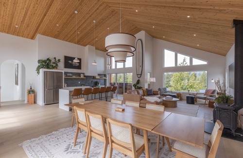 Tofino House | Barrel Sauna I Modern I Fire Pit I EV Charger