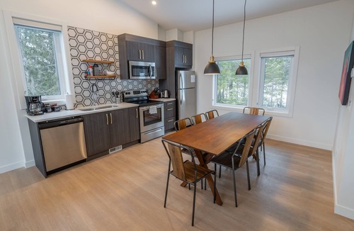 Revelstoke House | Basecamp Resorts Revelstoke I Five Bedroom Suite