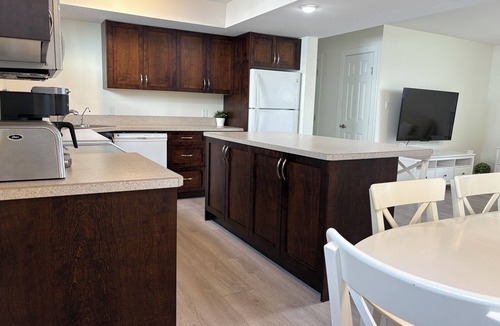 Okanagan-Similkameen House | Basement Suite with Shared Pool