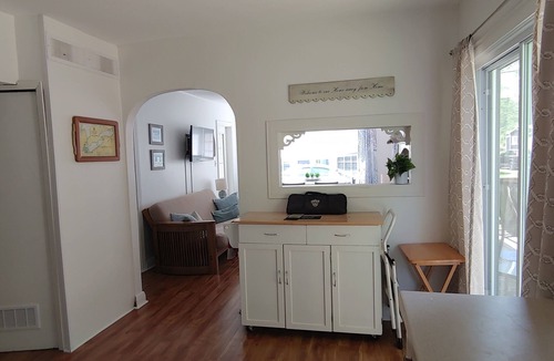 Crystal Beach Cottage | Bay Beach Cottage in Crystal Beach.perfect for a quiet getaway.