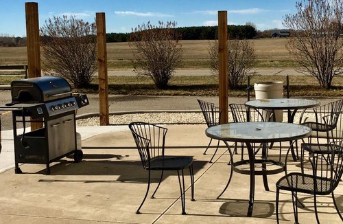 Neepawa Hotel | Bay Hill Inns & Suites